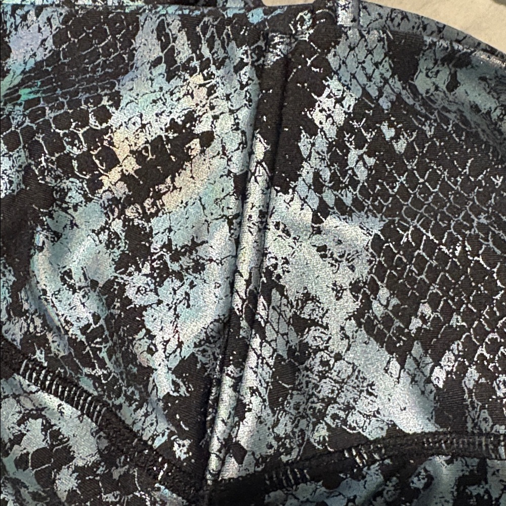 Carbon38 Bundle Metallic Snake Print High Rise 7/… - image 6